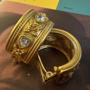 ELIZABETH TAYLOR Golden Rose clip-on earrings - vintage AVON